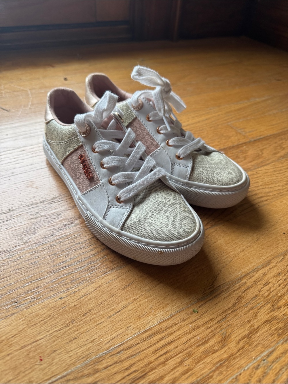 Guess White and Rose Gold Accent Low-Top Sneakers size 6.5 (Worn once)